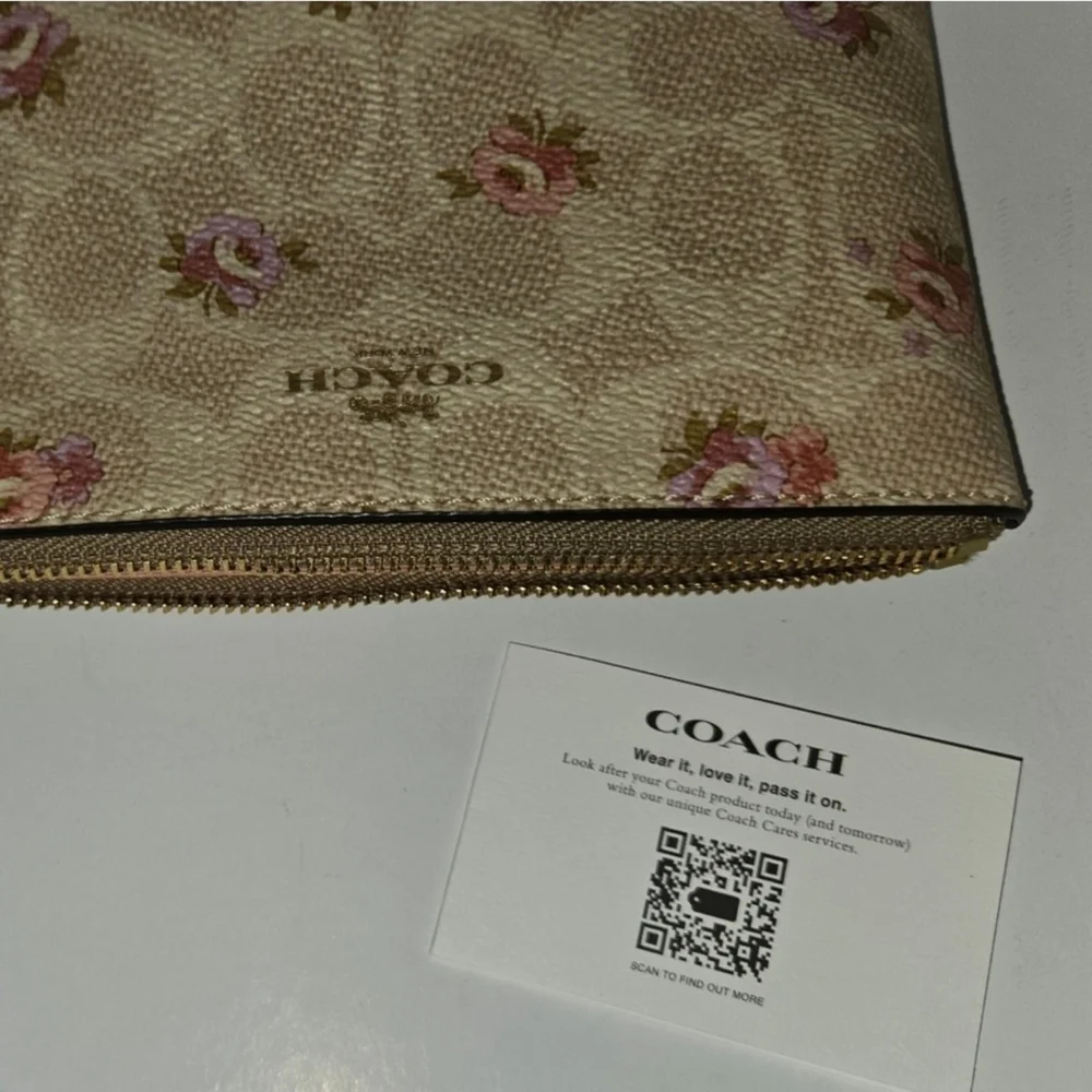 Coach Corner Zip Wristlet In Signature Canvas Floral Print Cream And Pink NWT